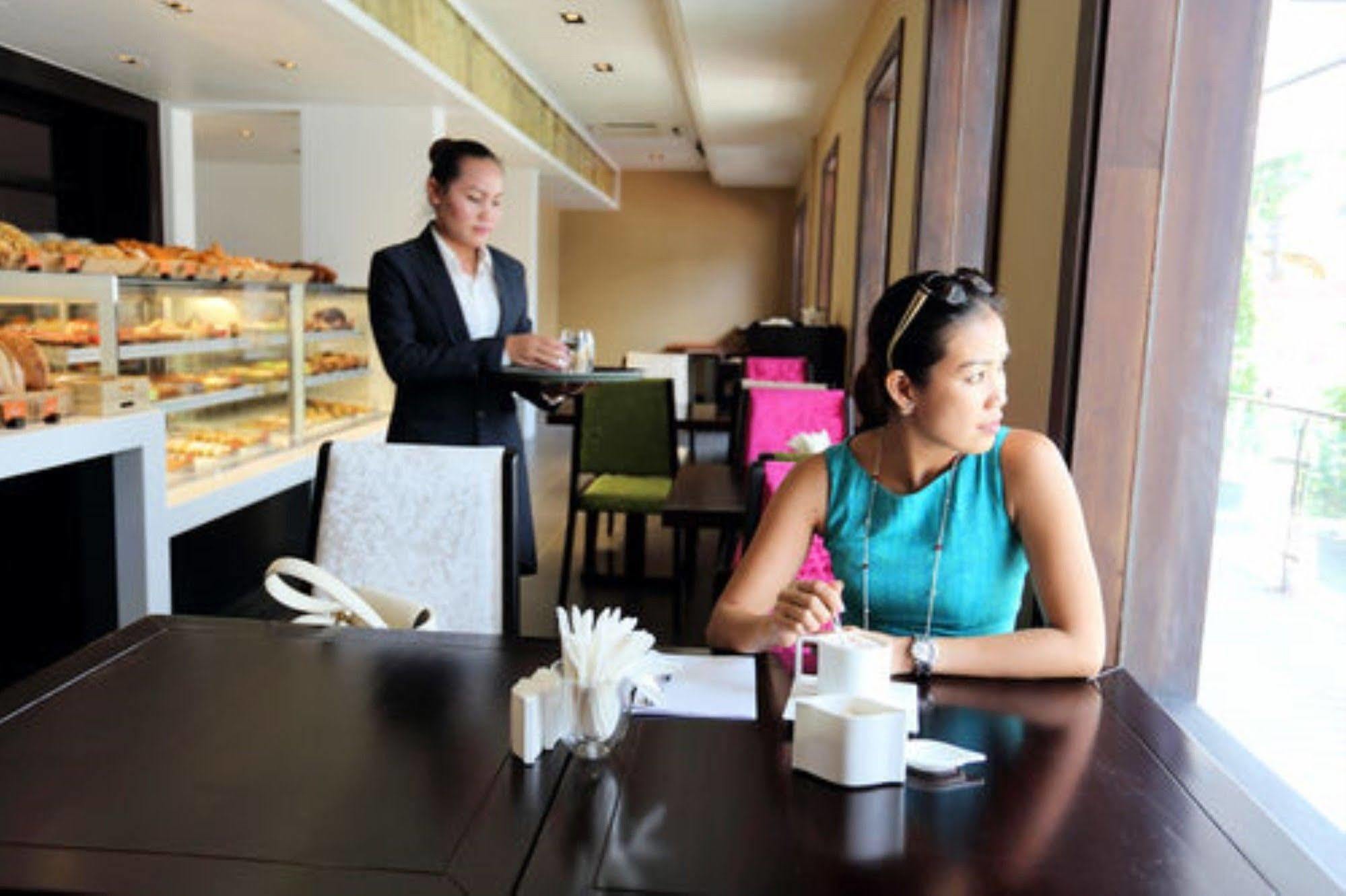 Arunreas Hotel Phnom Penh Dış mekan fotoğraf